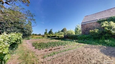 MAISON EN PIERRE A RENOVER AVEC GRAND JARDIN
