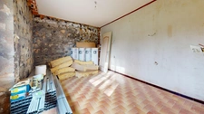 Maison en pierre à finir de rénover en campagne