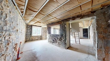 Maison en pierre à finir de rénover en campagne