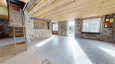 Maison en pierre à finir de rénover en campagne