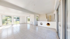 MAISON DE PLAIN-PIED DE 140 m² + GRAND GARAGE ET JARDIN