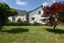 MAISON 5 CHAMBRES + BUREAU + SALLE DE JEUX + JARDIN