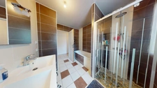 MAISON HAUT DE GAMME AVEC 5 CHAMBRES ET GRAND TERRAIN
