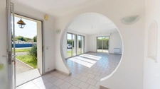 MAISON DE PLAIN-PIED DE 140 m² + GRAND GARAGE ET JARDIN