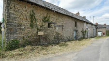 MAISON EN PIERRE AVEC JARDIN ET DÉPENDANCES