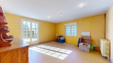 MAISON 5 CHAMBRES + BUREAU + SALLE DE JEUX + JARDIN