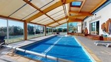 MAISON 5 CHAMBRES + PISCINE COUVERTE + ATELIER PRO + JARDIN