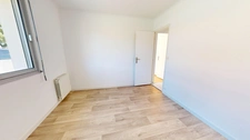MAISON DE PLAIN-PIED DE 140 m² + GRAND GARAGE ET JARDIN