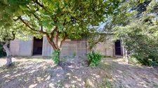 MAISON 2 CHAMBRES + GRAND TERRAIN + DEPENDANCES EN CAMPAGNE
