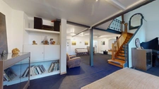 BATIMENT EN PIERRE AVEC BUREAUX ET LOCAUX COMMERCIAUX