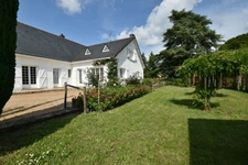MAISON 5 CHAMBRES + BUREAU + SALLE DE JEUX + JARDIN