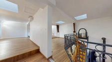 BATIMENT EN PIERRE AVEC BUREAUX ET LOCAUX COMMERCIAUX