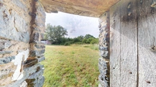 MAISON EN PIERRE AVEC JARDIN ET DÉPENDANCES