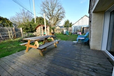 MAISON EN PIERRE PLAIN-PIED 4 CHAMBRES + BUREAU + DEPENDANCES + JARDIN
