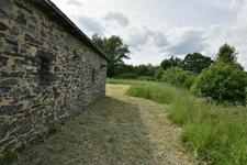 MAISON EN PIERRE AVEC JARDIN ET DÉPENDANCES