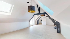 BATIMENT EN PIERRE AVEC BUREAUX ET LOCAUX COMMERCIAUX