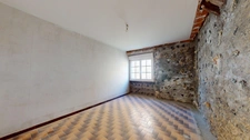 Maison en pierre à finir de rénover en campagne