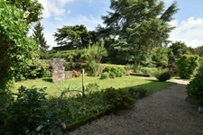 MAISON 5 CHAMBRES + BUREAU + SALLE DE JEUX + JARDIN