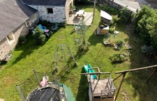 MAISON EN PIERRE PLAIN-PIED 4 CHAMBRES + BUREAU + DEPENDANCES + JARDIN