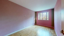 MAISON 5 CHAMBRES + BUREAU + SALLE DE JEUX + JARDIN