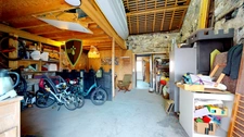 MAISON EN PIERRE PLAIN-PIED 4 CHAMBRES + BUREAU + DEPENDANCES + JARDIN