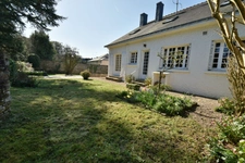 MAISON 5 CHAMBRES + BUREAU + SALLE DE JEUX + JARDIN