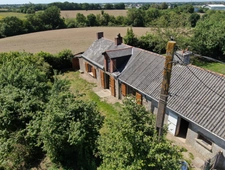 MAISON EN PIERRE AVEC JARDIN ET DÉPENDANCES
