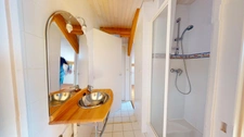 MAISON 5 CHAMBRES + BUREAU + SALLE DE JEUX + JARDIN