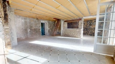 Maison en pierre à finir de rénover en campagne