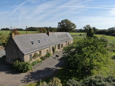 FERME SUR 30 ha AVEC LONGERE ET DEPENDANCE