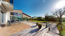 MAISON 5 CHAMBRES + PISCINE COUVERTE + ATELIER PRO + JARDIN