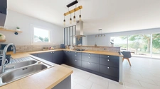 MAISON HAUT DE GAMME AVEC 5 CHAMBRES ET GRAND TERRAIN