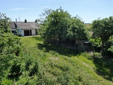 MAISON EN PIERRE AVEC JARDIN ET DÉPENDANCES