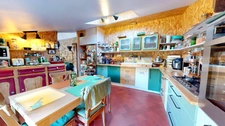 MAISON EN PIERRE PLAIN-PIED 4 CHAMBRES + BUREAU + DEPENDANCES + JARDIN
