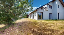 MAISON EN BOIS + JARDIN + GARAGE + CAVE