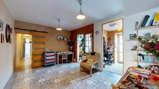 MAISON EN PIERRE PLAIN-PIED 4 CHAMBRES + BUREAU + DEPENDANCES + JARDIN