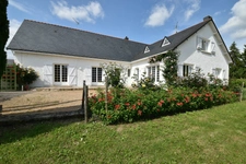 MAISON 5 CHAMBRES + BUREAU + SALLE DE JEUX + JARDIN