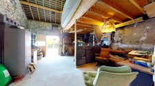 MAISON EN PIERRE PLAIN-PIED 4 CHAMBRES + BUREAU + DEPENDANCES + JARDIN
