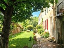 MAISON DE CHARME AVEC ACTIVITE DE GÎTES  (07) GLUIRAS
