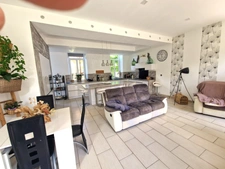 MAISON DE CHARME AVEC ACTIVITE DE GÎTES  (07) GLUIRAS