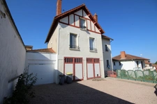 Dpt Allier (03), à vendre NERIS LES BAINS maison P8 de 165 m² avec jardin et garages - Terrain de 413,00 m² 
