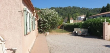Spacieuse villa T6 de 151 m2 sur 1202 m2 de terrain avec garage et piscine. 