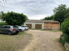 Ensemble immobilier T13 de 368 m2 sur 1414 m2 de terrain avec piscine et garages