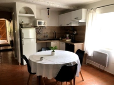 Ensemble immobilier T13 de 368 m2 sur 1414 m2 de terrain avec piscine et garages