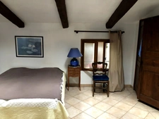 Bâtisse provençale T12 de 368 m2 sur 1414 m2 de terrain avec piscine et garages
