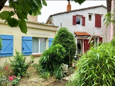 Ensemble immobilier T13 de 368 m2 sur 1414 m2 de terrain avec piscine et garages