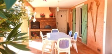 Spacieuse villa T6 de 151 m2 sur 1202 m2 de terrain avec garage et piscine. 