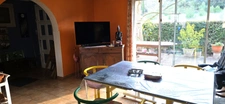 Villa T4 de 93 m2 avec annexes et piscine sur 2229 m2 de terrain.