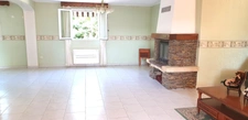 Spacieuse villa T6 de 151 m2 sur 1202 m2 de terrain avec garage et piscine. 
