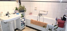 Villa T4 de 93 m2 avec annexes et piscine sur 2229 m2 de terrain.